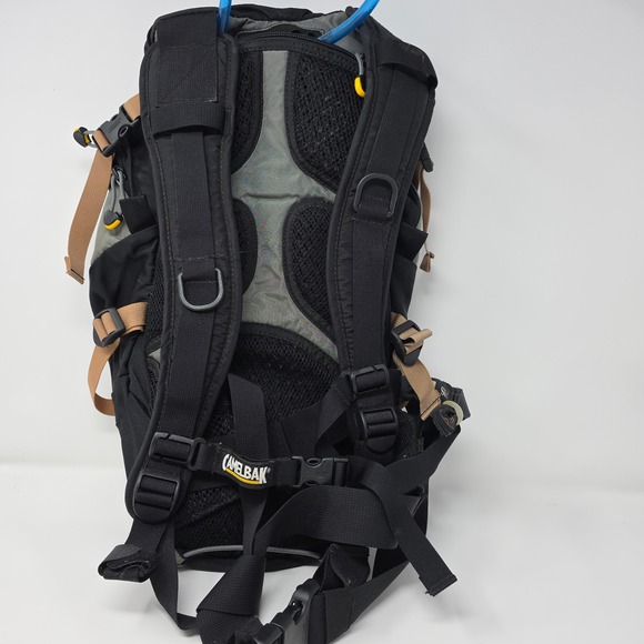 CamelBak H.A.W.G. Hydration Daypack w/ Bladder Gray/Black Waist & Chest Straps - Picture 4 of 6